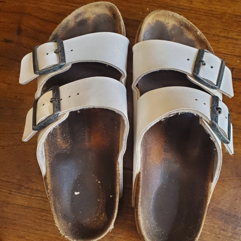 Women's Birkenstock Arizona White Sandle.Size 8.